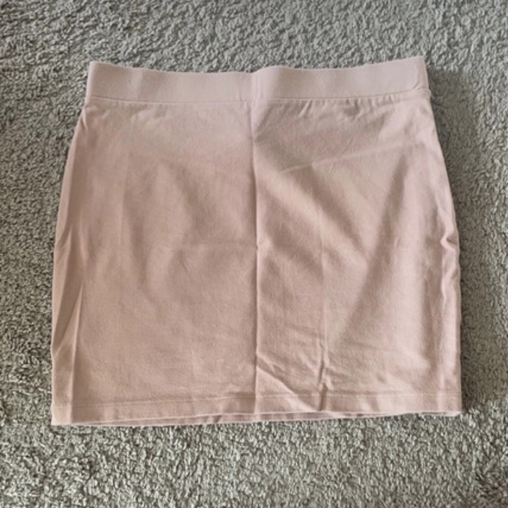 NWOT • Forever 21 • mini skirt • size M